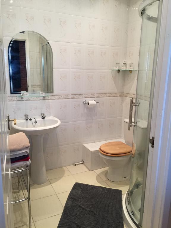 Lakeland Guest House ペムブローク・ドック エクステリア 写真