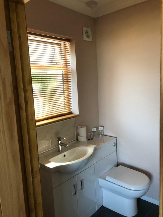 Lakeland Guest House ペムブローク・ドック エクステリア 写真
